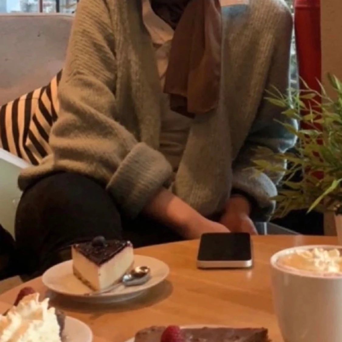 Grå stickad kofta - 90