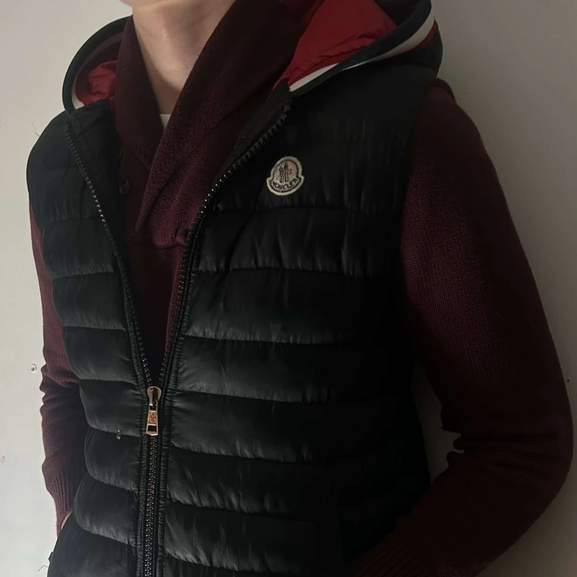 Svart dunväst från Moncler