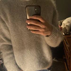 ARKET MOHAIR TRÖJA  - Tjena säljer nu denna snygga och populära mohair tröjan från arket. Har använt den lagom mycket men den är ändå i mycket bra skick. Hör av er om ni har frågor eller fundering!😁