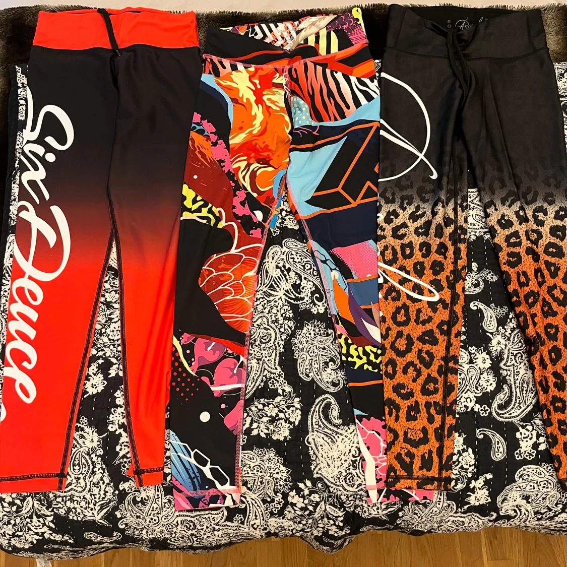 Färgglada leggings i olika mönster - 90
