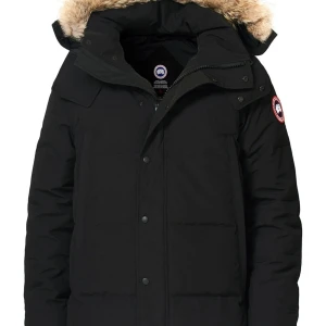 Canada goose wyndham jacka - Canada goose wyndham skriv för bilder päls finns + bag och lite tags, knappt använd inge hål inga märken osv. (XS MEN SITTER SOM S)