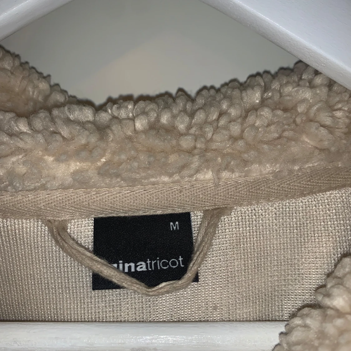 Beige teddyjacka från Gina Tricot - 91