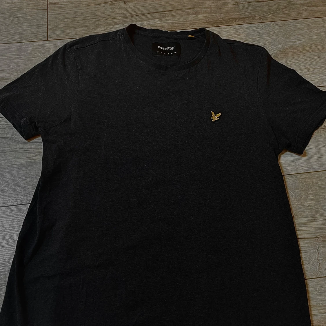 Svart t-shirt från Lyle & Scott