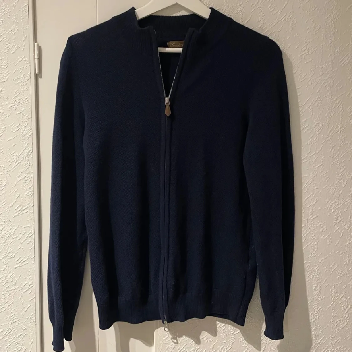 Mörkblå kofta från Stenströms