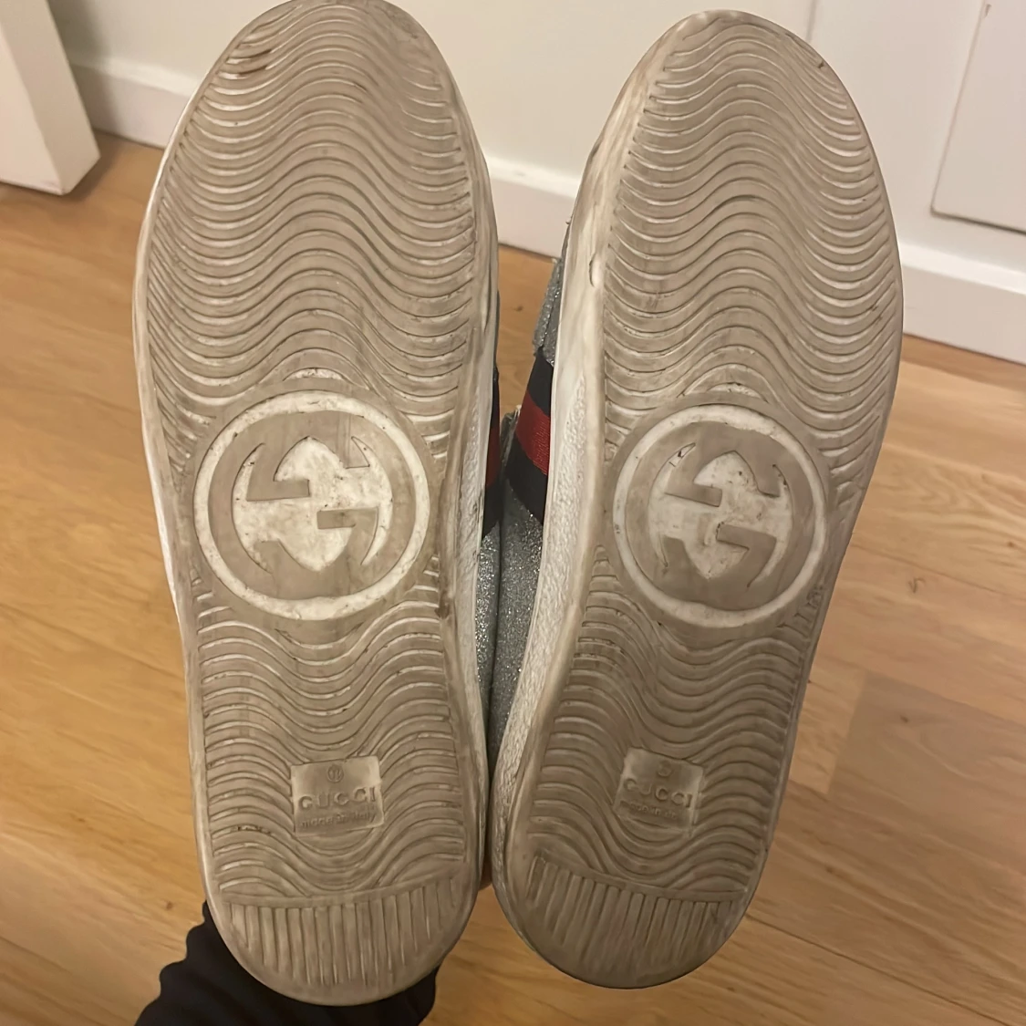 Glittriga sneakers från Gucci - 92