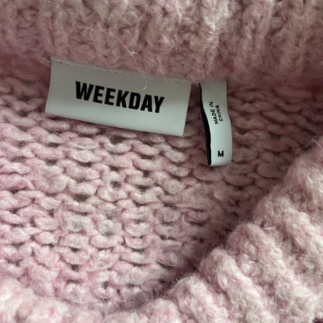Rosa stickad tröja från Weekday - 90
