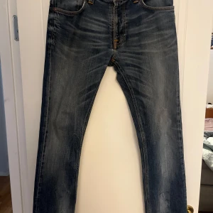 Nudie jeans - Säljer nu dessa riktigt feta nudie jeans med snygg fade. Strl w32 l34 men sitter mer som 32/32. Hör av er vid minsta fundering🙌