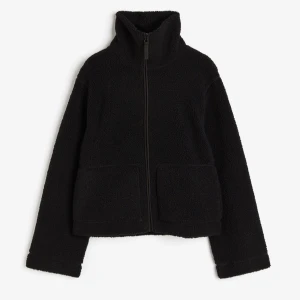 Teddy jacka från hm🎀 - Super snygg och trendig jacka som köptes under sommarlovet, helt ny💗