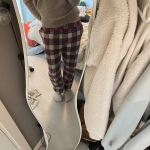 Pyamas byxor till salu!!! S - Pyjamasbyxor i storlek S, dom är för små snälla köp🥰
