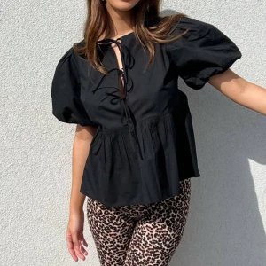 Blouse  - oanvänd blus från Gina i storlek M. jätte fin men tyvärr för stor för mig💗vid snabbt köp kan priset diskuteras. skriv privat för egna bilder💕