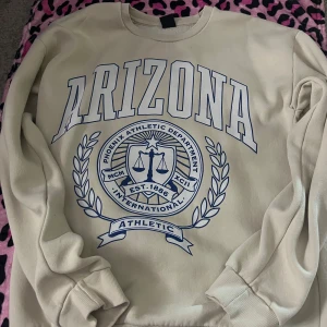 Tjocktröja  - Den är i bra skick och nästan aldrig använd 