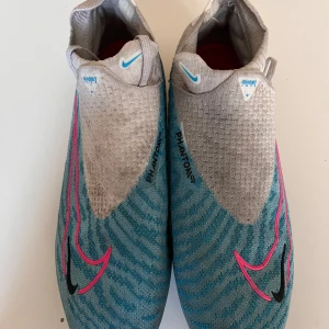 Nike phantom st:42 - Använd några gånger 
