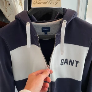 GANT Hoodie - Unik GANT hoodie (French Terry Cotton). Storlek S (Jag är 184 och den passar bra)  