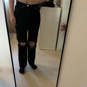 Slitna jeans  - Jeans från Gina tricot storlek 38, fint skick 