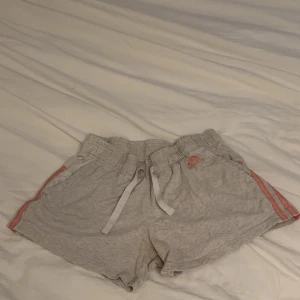 Shorts - Adidas  - Använd några gånger, bra skick 