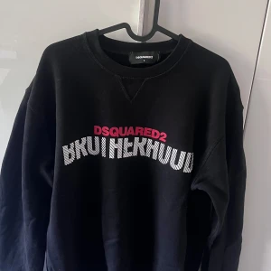 Dsquared 2 Tröja - Storlek:L  Sparsamt använd  Köppt på Joel Borås  2 800kr nypris 