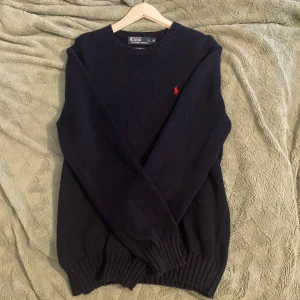 Ralph lauren tröja - Ralph lauren tröja i nyskick. Skick 10/10. Färg Mörkblå. Storlek M