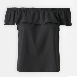 Off shoulder tröja  - Säljer denna tröja/topp som är off shoulder från Zalando. Helt oanvänd. Säljer pågrund av att den inte har används💕 storlek L men sitter som en S/M 