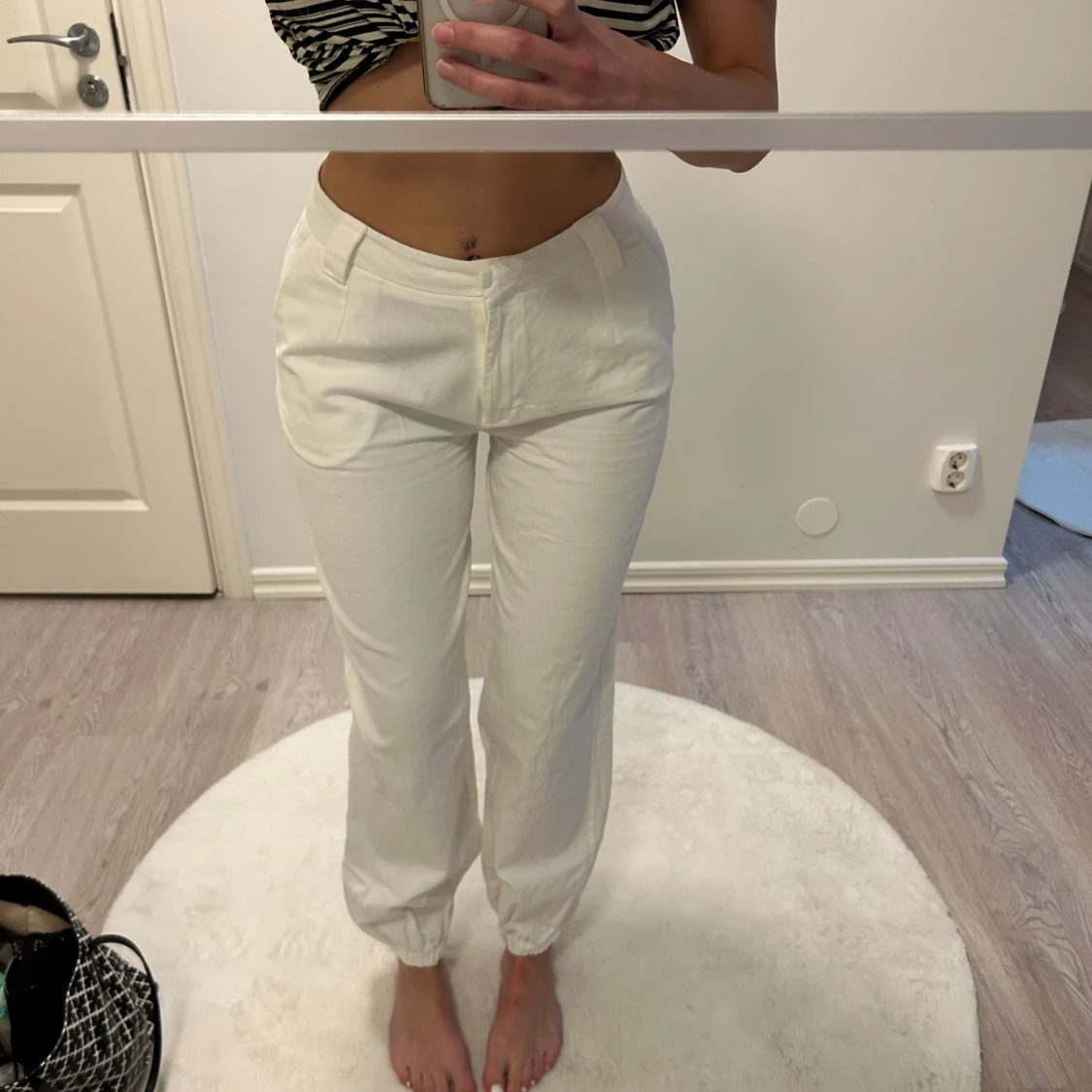 Medelhöga jeans från NLY