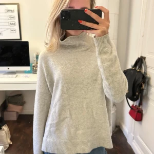 Stickad polotröja - Säljer denna super fina polotröjan 