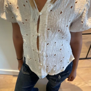 Gullig blus - Jättesöt blus i storlek 140 💕