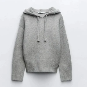 Stickad hoodie - Jätteskön hoodie från zara som knappt är använd, skriv för fler bilder