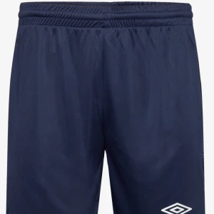 Nya träningsbyxor  - Träningsshorts från umbro som inte passar längre. Har använts ca 3 gånger så är så gott som ny. Nypris är 249 men säljer för 100🙂