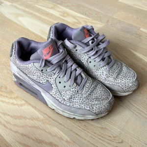 Lila Leopard Nike Air - Använda i begagnat skick. Supersköna!
