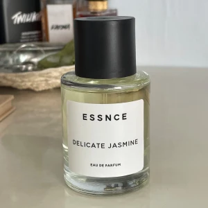 Essnce Delicate Jasmine - Doftar precis som My way från Armani. Knappt använd och flaskan är i mycket gott skick.