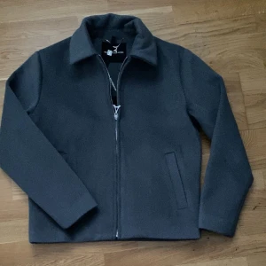 Maniere de voir jacka - Helt ny bara testad och säljer så den var för stor för mig
