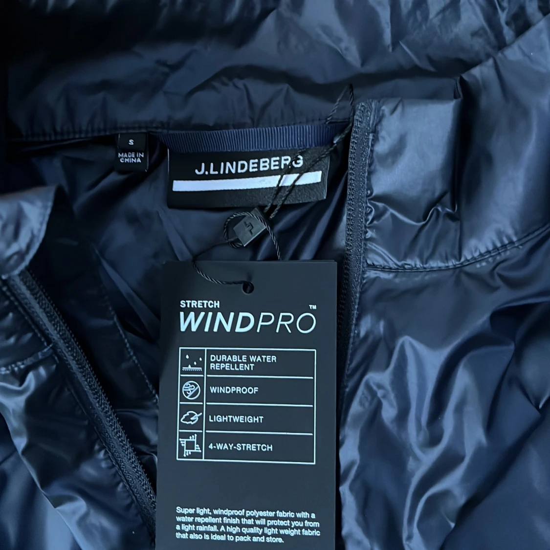 J Lindeberg jacka  - 90