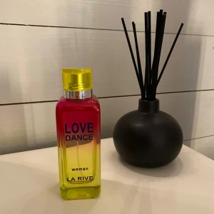 Parfym - Love Dance - La rive parfym, doftar gott men kommer tyvärr inte till använding🤍 använd endast några få gånger
