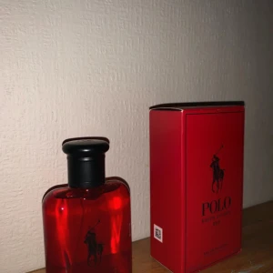 Polo red edt Ralph Lauren 75ml - 75ml helt oanvänd polo red edt köpt 2024. Om du vill köpa den billigare så heter jag v1ll3 på Vinted😶‍🌫️😶‍🌫️