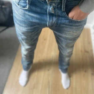 Replay anbass - Tvärfeta replay anbass jeans W31 (L32, det står inte men passar L32 och L33)