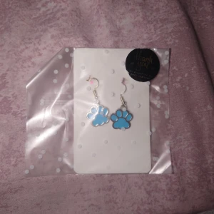 Tass öronhängen! - Säljer tass öronhängen för billigt pris!!