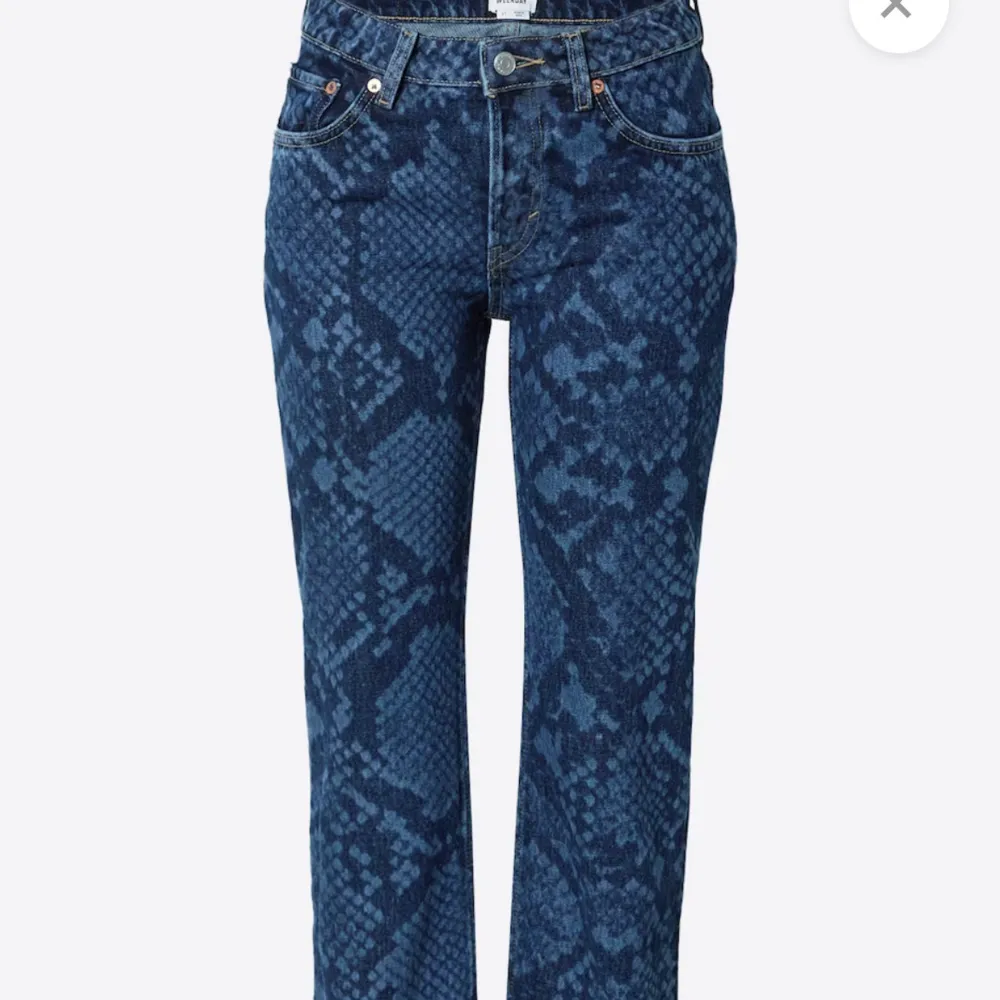 Super coola jeans i orm mönster!! Super bra skick, köpare står för frakt. Jeans & Byxor.