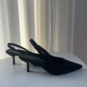 Klacksko - Köpta här på Plick för 150kr. Köpte dem oanvända och jag har aldrig använt pga lite för stora💕 