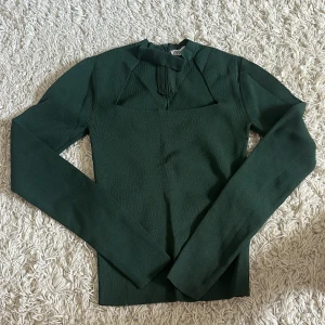 Zara tröja  - En mörkgrön zara tröja❤️