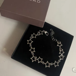 Armband - Jätte fint armband som aldrig är använd. 