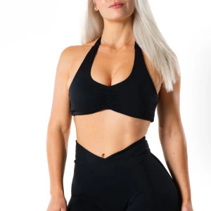 Svart sport-bh - Säljer nu min splitternya sport bh som jag köpte i slutet på augusti, använd endast 2 gånger. Helt ny utan prislappar på. Super snygg och skön men för stor för mig. Jag har köpt en ny så säljer denna nu.