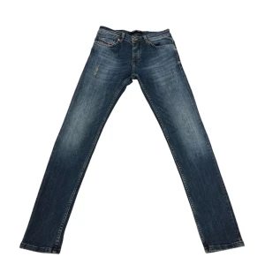 Diesel Jeans - Diesel Jeans med slitningar i strlk 31