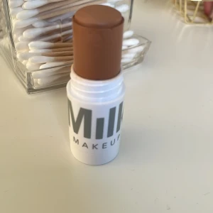 Milk stick - Helt ny testad en gång köpt på sephora för 279+frakt i färgen baked 