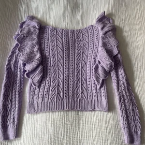 Stickad tröja - Passar storlek XS/S Endast testad, nyskick!