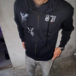 BValdi hoddie  - En zip hoodie från BValdi, finns inte och köpa längre om jag minns rätt