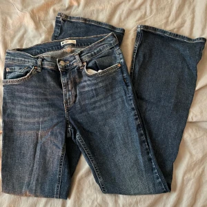 LOW RISE BOOTCUT JEANS  - Bra skick, ingen defekt alls💕