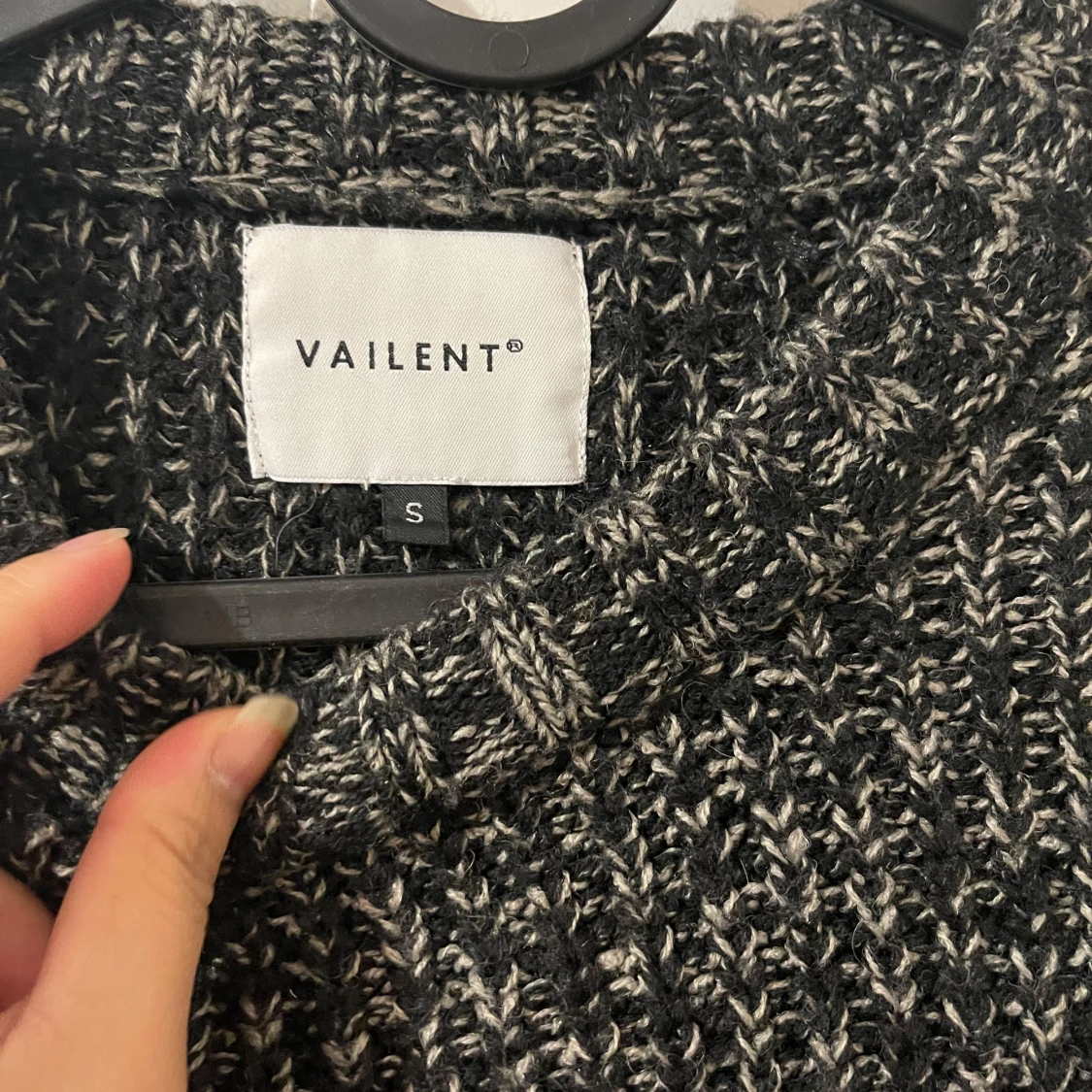 Svart och vit stickad tröja från Vailent - 90