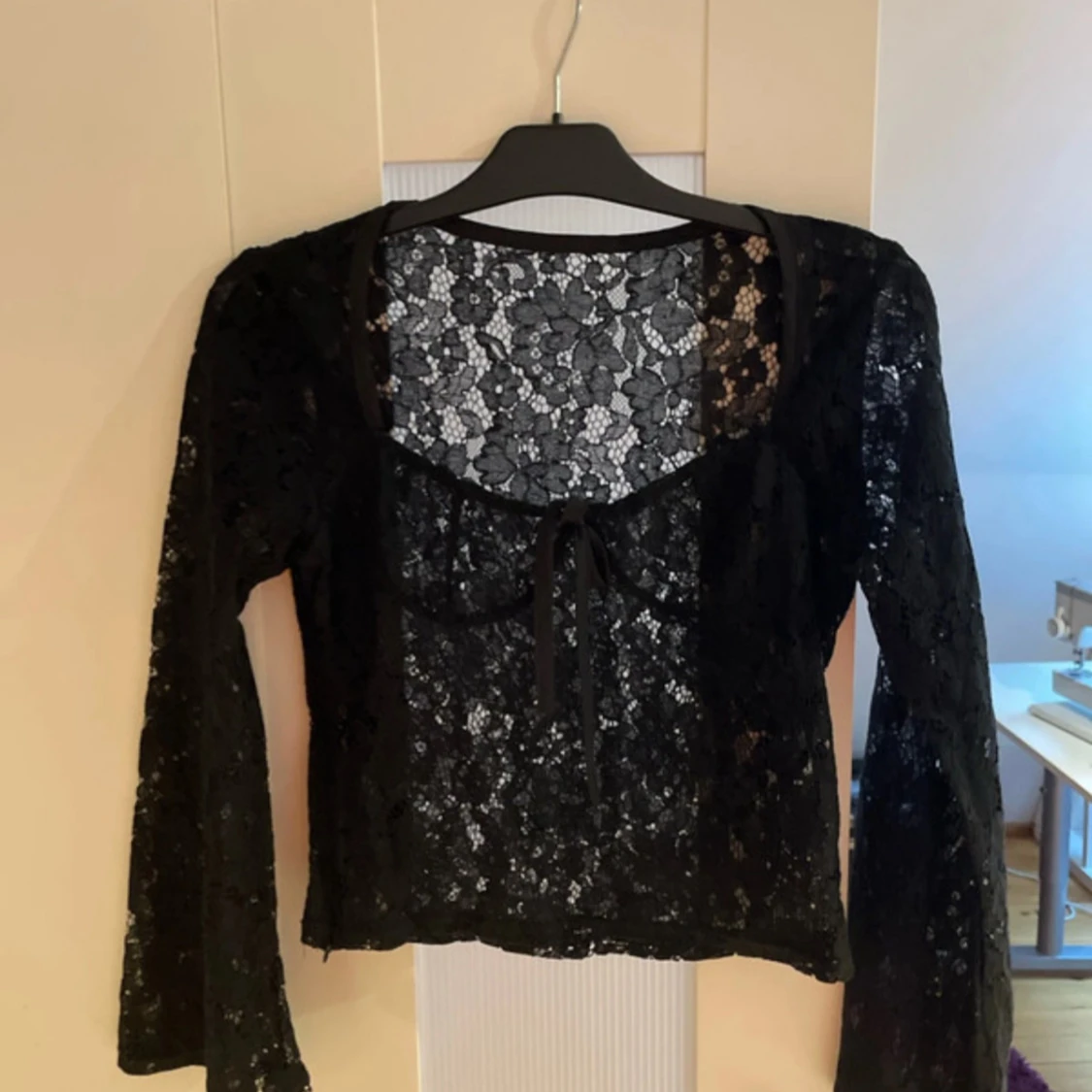 Svart spetsblus
