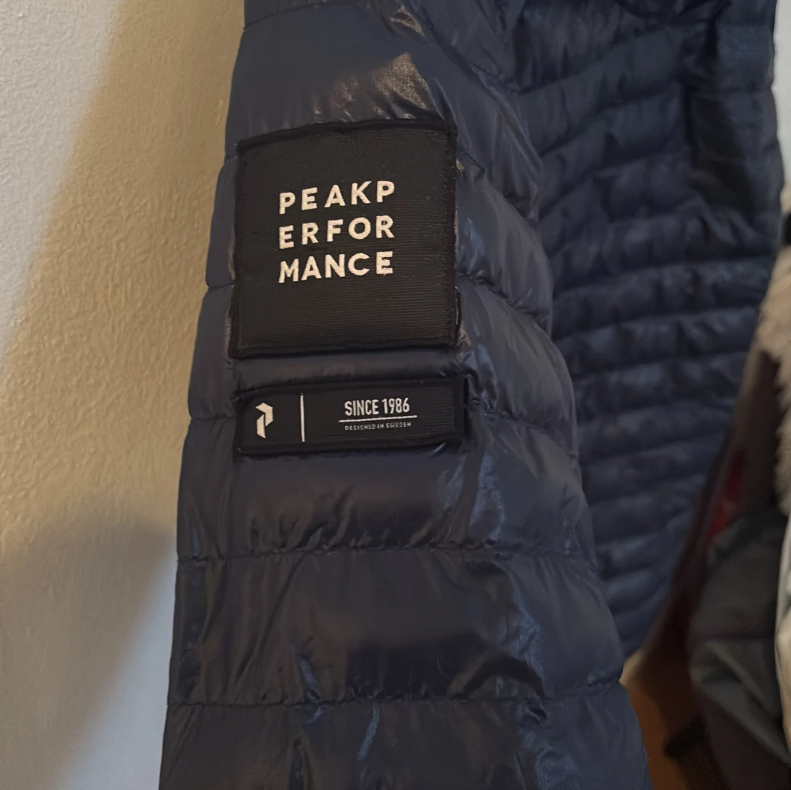 Svart dunjacka från Peak Performance - 91