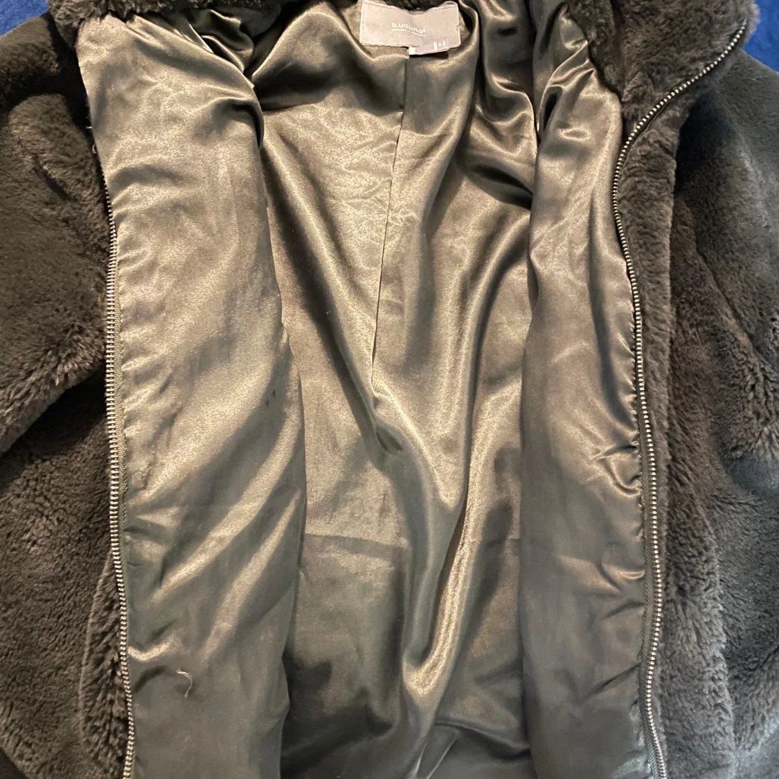 Svart teddyjacka med dragkedja - 91