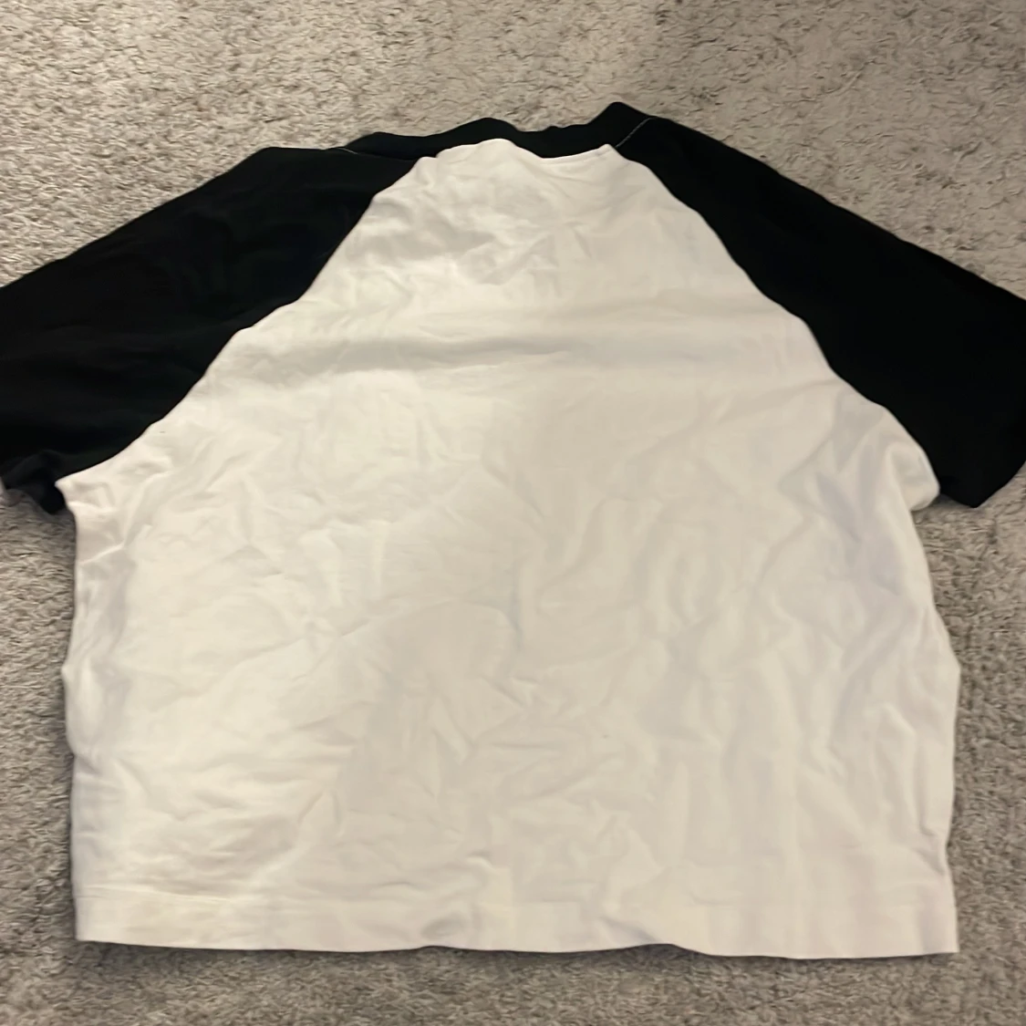 Svartvit t-shirt från H&M Divided - 91
